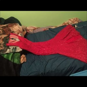 Dress only used it once it’s brand new